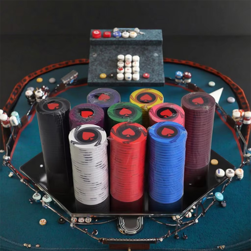 Sliseanna Poker Ceirmeacha Saincheaptha - Cáilíocht Préimhe le haghaidh Eispéireas Barántúla Casino