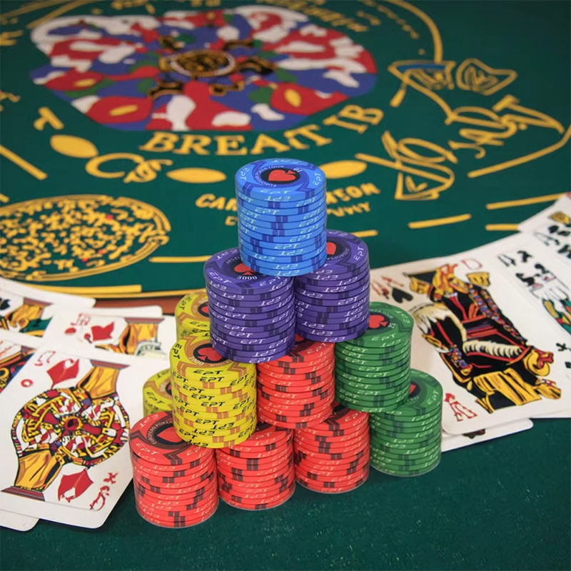 Sliseanna Poker Ceirmeacha Saincheaptha - Cáilíocht Préimhe le haghaidh Eispéireas Barántúla Casino