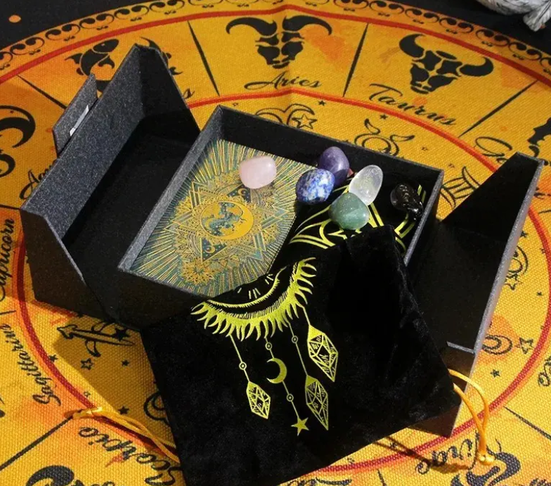 Taisce Tarot Treasure & Crystal Mystic: An fiú é a cheannach?